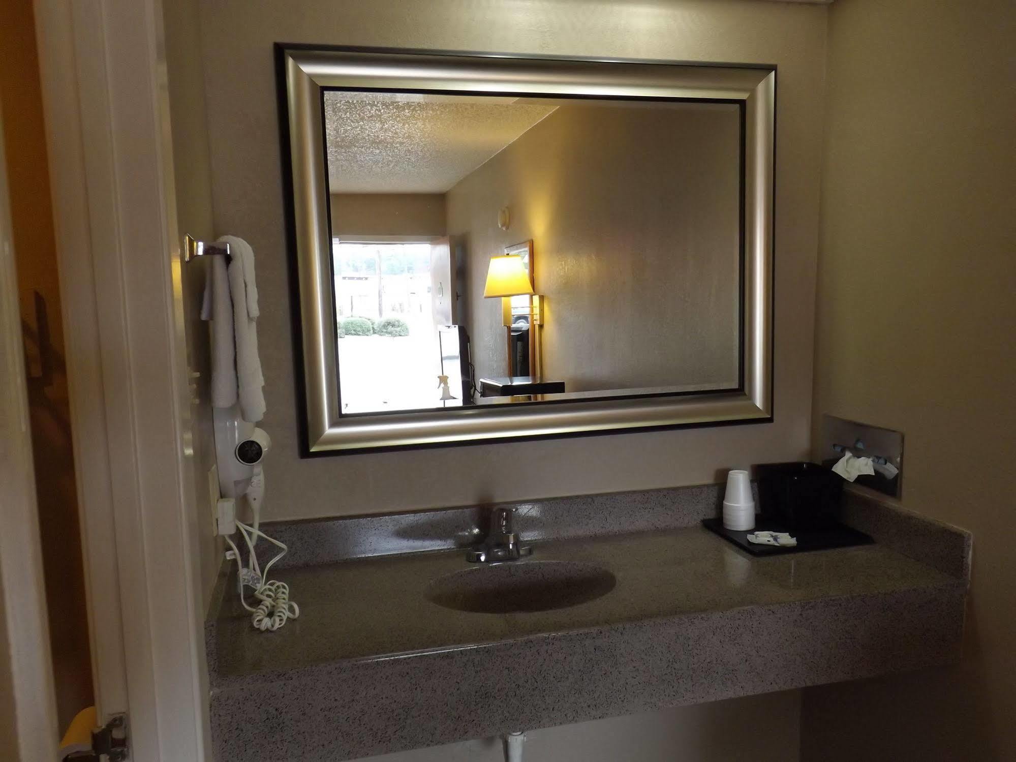 Executive Inn By Oyo Kilgore North Extérieur photo